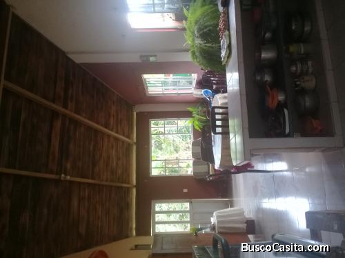 EN LITA IMBABURA CASA DE CAMPO O PARA PONER NEGOCIO PANAMERICANA JUNTO A GASOLINERA