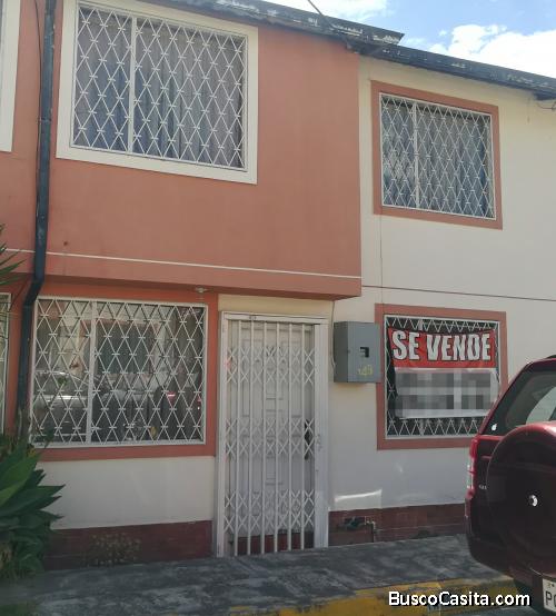 De venta casa sector Uraba
