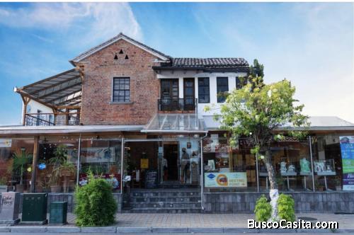 En la mejor zona de la Mariscal en Quito, hermosisima casa remodelada para negocios u oficinas 