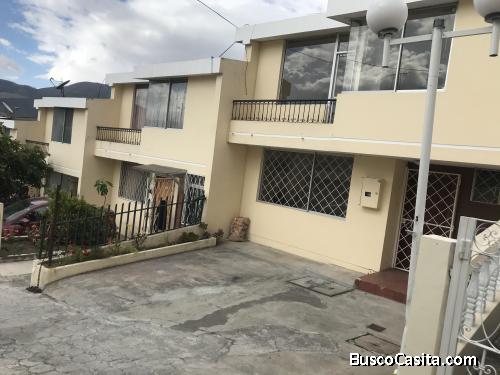Venta de casa al norte de Quito - 140 mts2 de construcción - 2 plantas