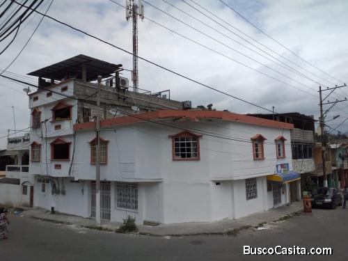 Casa esquinera rentera en venta de oportunidad