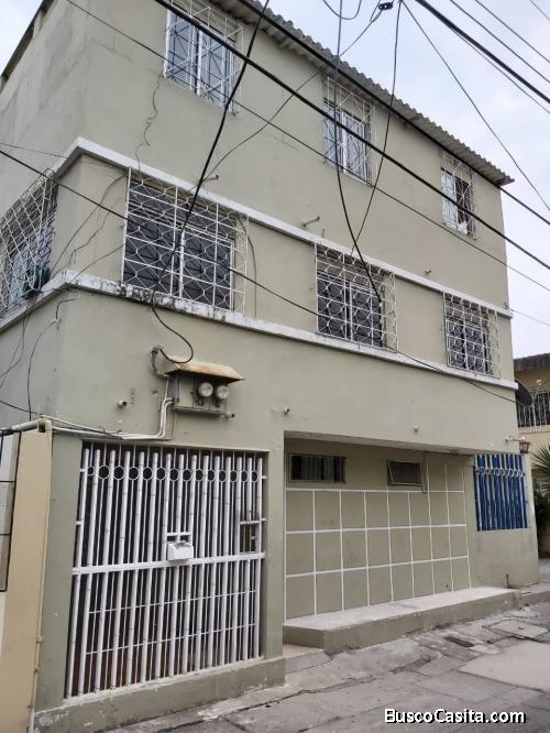 Vendo casa de 3 pisos en Alborada 1era etapa 