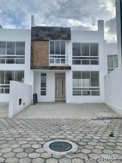 DE OPORTUNIDAD! SE VENDE CASA POR ESTRENAR!!