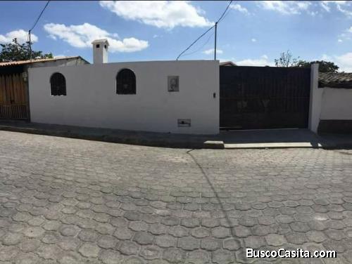 Casa nueva con espacio amplio de jardín