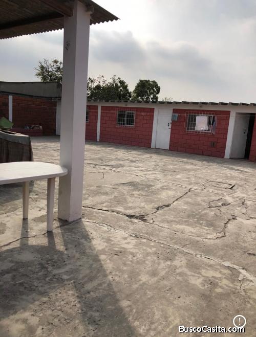 VENDO CASA SECTOR NORTE DE GUAYAQUIL 3 DORMITORIOS CON 2 SUITES