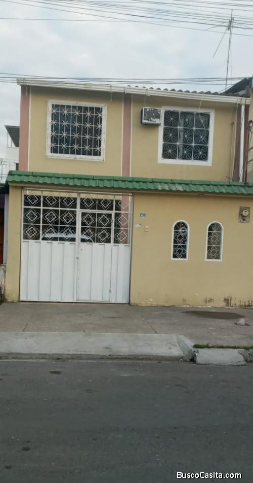 se vende casa en la Cdla Huancavilca Norte cerca del parque samanes 