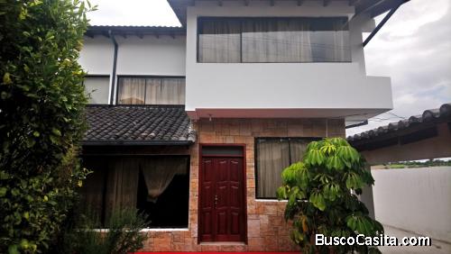 VENDO CASA URB.LA COLINA 