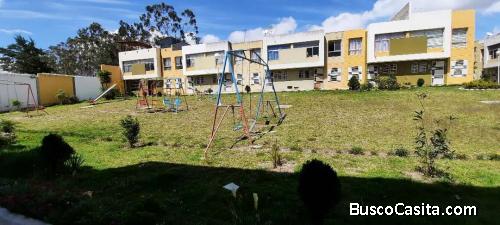 CASA EN VENTA CONJUNTO EN LA MITAD DEL MUNDO