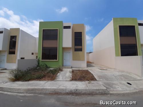 Casa en urbanizacion Maratea en la ciudad de Manta