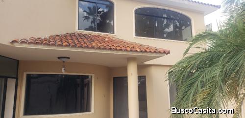 VENDO CASA DE 4 DORMITORIOS VIA SAMBORONDÓN PRIMEROS KILOMETROS 