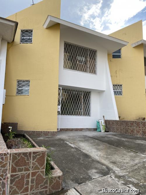 Casa Renovada Conjunto Balcones del Eden Sector SOLCA  tres dormitorios 