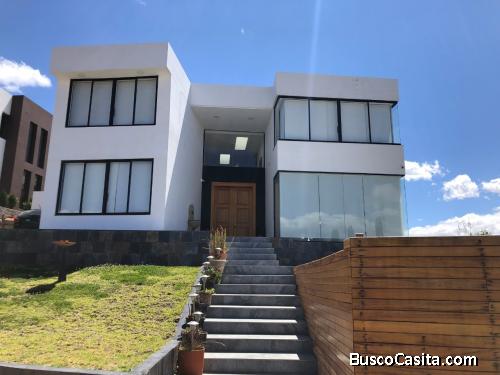 Casa de 486 m2 en urbanización el Ingenio en Puembo.