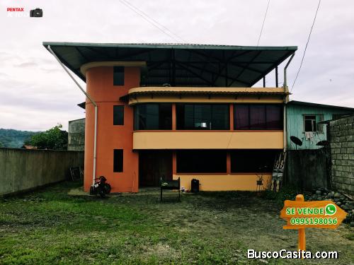 CASA RENTERA CON AMPLIO PATIO / EN PUYO