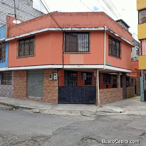 Se Vende casa esquinera con local comercial, garaje, Ubicada en Solanda 