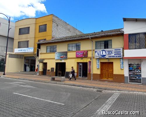 CASA EN PLENO CENTRO FINANCIERO Y COMERCIAL DE CAYAMBE 