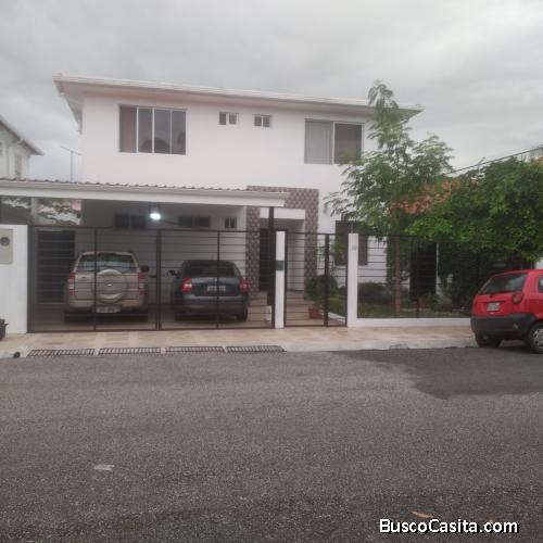 Vendo casa en puerto azul 5 años de construccion