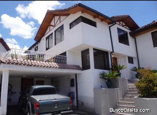 CASA FLAMANTE DE VENTA SECTOR QUITO TENNIS