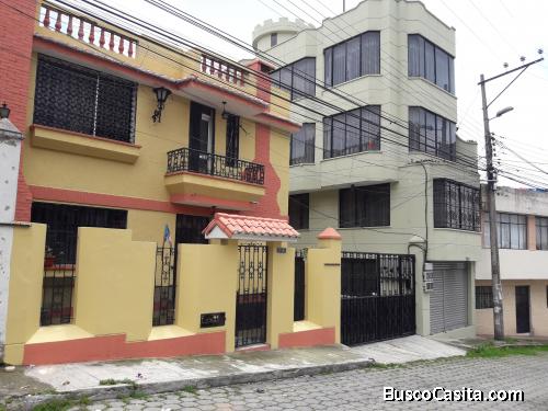 LOMA DE PUENGASÍ VENDO DOS CASAS CON 5 DEPARTAMENTOS 