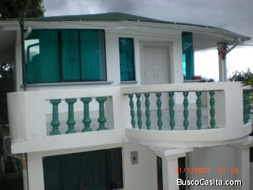 VENDO CASA CON TERRENO