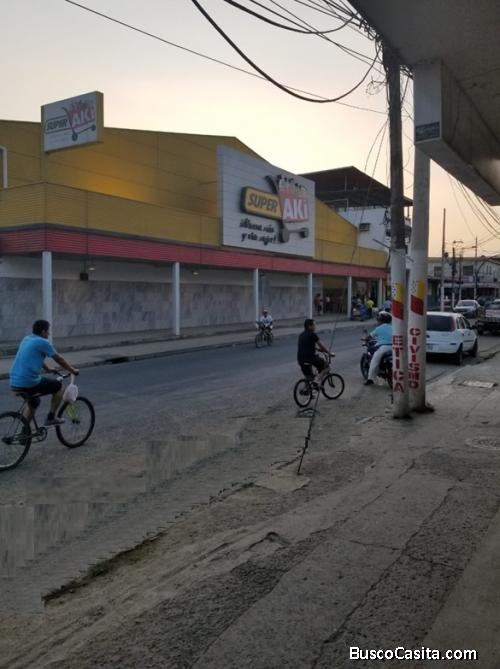 VENTA DE CASA RENTERA EN CENTRO DE CHONE,  Precio $415.000 negociables