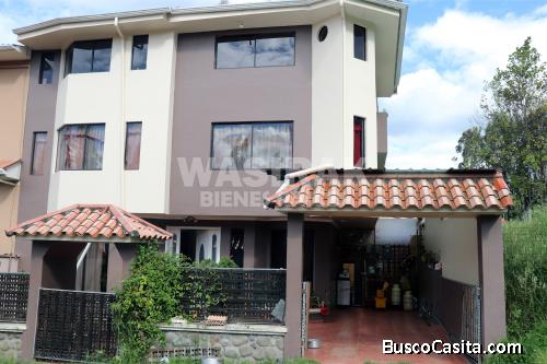 Casa de 3 pisos en venta en Cuenca Ecuador