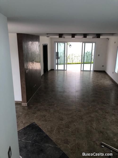 VENDO VILLA 3 DORMITORIOS DE ESTRENO VÍA SAMBORONDÓN 