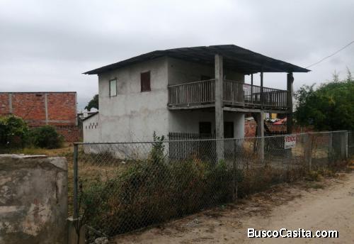 Casa de 2 Pisos y Estacionamiento a 100m de la Playa