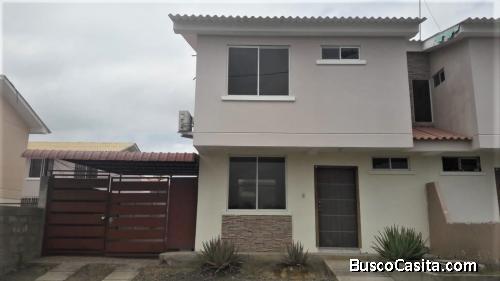 CASA EN VENTA MANTA