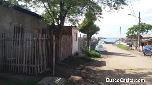 Vendo casa alado del Mar 