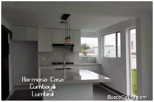 CASA EN VENTA EN CUMBAYA, SECTOR DE ALTA PLUSVALÍA. URBANIZACION CERRADA 310 m2 de construcción