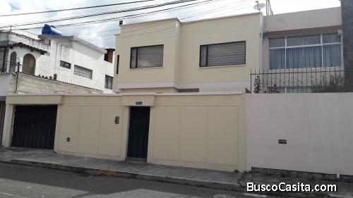 DE OPORTUNIDAD POR VIAJE VENDO CASA 4 DEPARTAMENTOS REMODELADOS, SECTOR ANDALUCIA