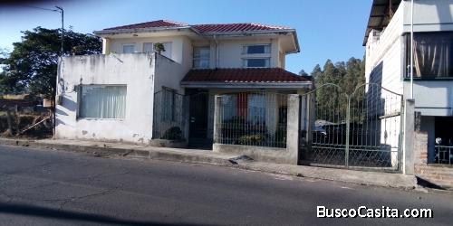 VENDO CASA DE DOS PISOS CON TERRENO