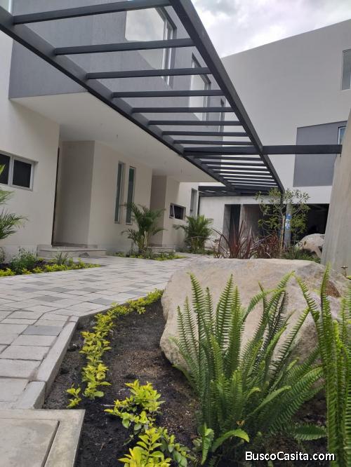 VENDO CASA DE 3 DORMITORIOS, HERMOSA VISTA, CUMBAYÁ