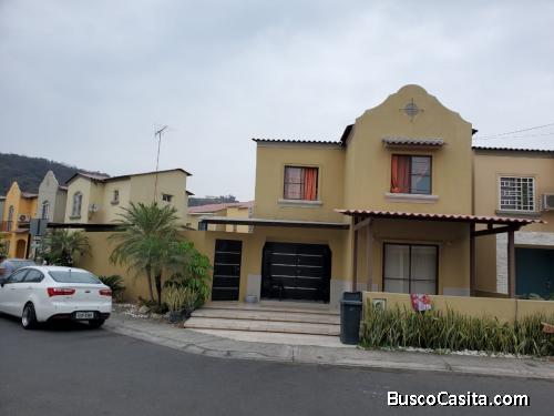 Se vende propiedad esquinera en La Rioja etapa Asturias