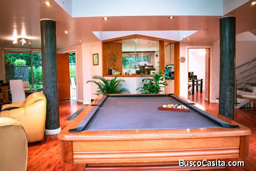 VENTA LUJOSA CASA - SECTOR CUMBAYA