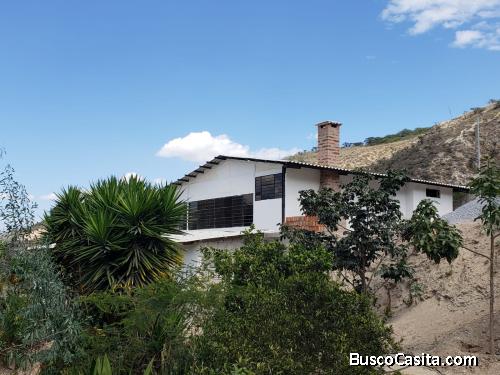 SE VENDE UNA PROPIEDAD EN GUAYLLABAMBA