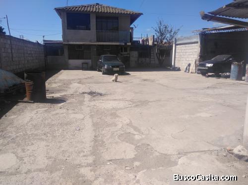Propiedad de 930 mts cuadrados con casa y galpón 