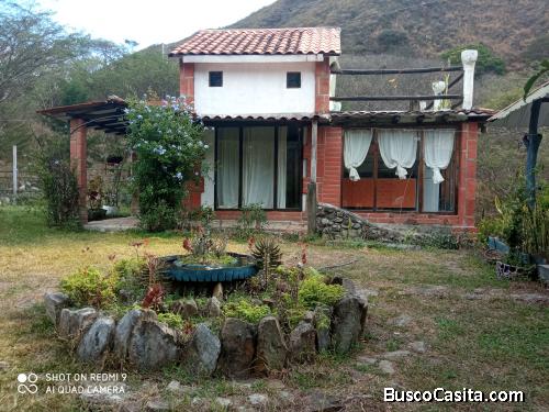 Se vende casa en Vilcabamba con 2500m2 terreno