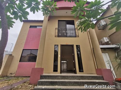 Se vende propiedad esquinera en Villa club etapa magna 