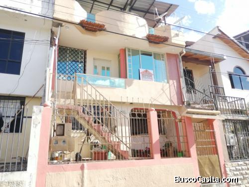 Amplia Casa de venta en exclusivo sector de Loja