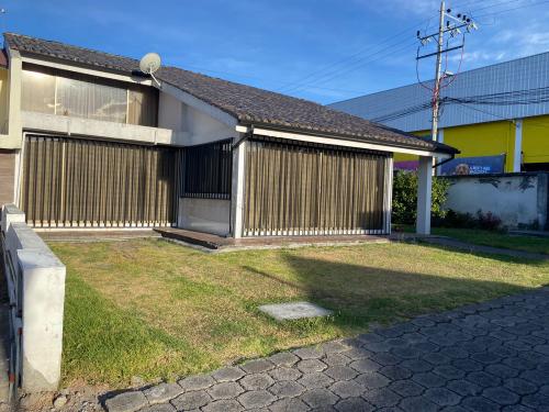 CONOCOTO, cómoda propiedad en venta, 2 plantas, 4 amplios dormitorios, uno en planta baja