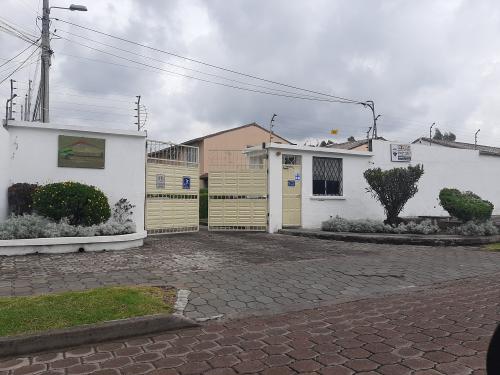 INCHALILLO, Cómoda casa en venta, 4 dormitorios, uno en Planta baja 