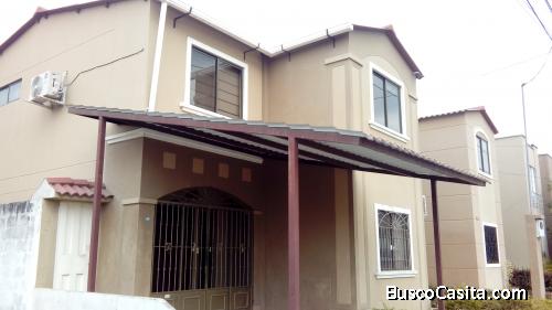 Casa esquinera excelente ubicacion 