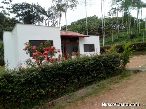 Casa acogedora en urbanización ecológica y privada en Puerto Quito 