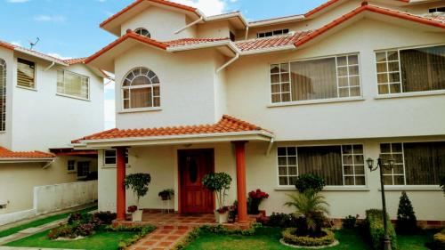 Casa de venta en la Armenia, sector Contry Club, 3 alcobas con baño