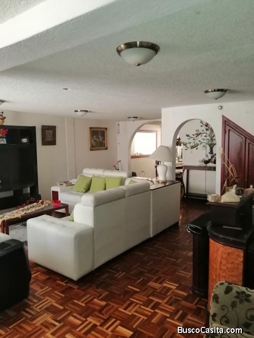 VENDO CASA DE DOS PISOS EN CARCELEN 