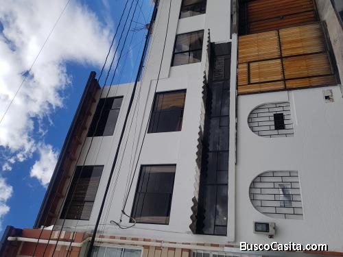 VENDO CASA DE 3 PLANTAS CON LOCAL COMERCIAL Y TERRAZA