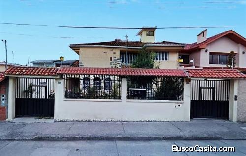 Hermosa y amplia casa en el centro de Cuenca, ideal para inversión. 09 96 59 67 59 - 09 84 11 73 85