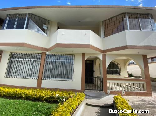 HERMOSA CASA DE VENTA EN CONOCOTO