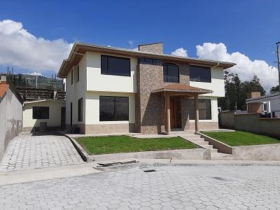 Estrene casa de lujo en conjunto pequeño, 3 dormitorios con baño privado, 2 salas